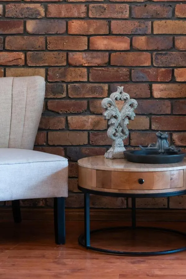 Vintage Elegance Morden Comfort 5Brhouse Robertson Brisbane Holiday home