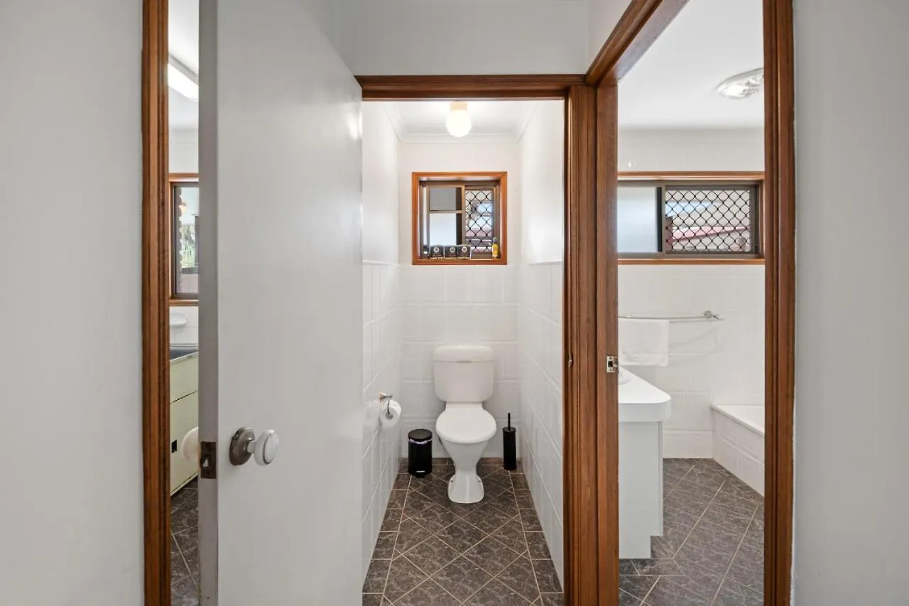 Holiday home Vintage Elegance Morden Comfort 5Brhouse Robertson Brisbane