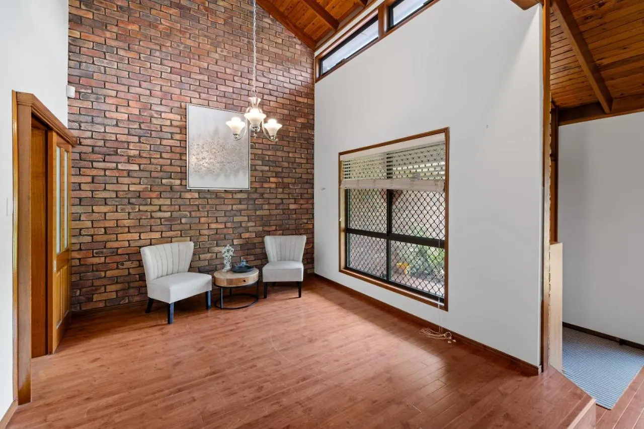 Vintage Elegance Morden Comfort 5Brhouse Robertson Brisbane Holiday home