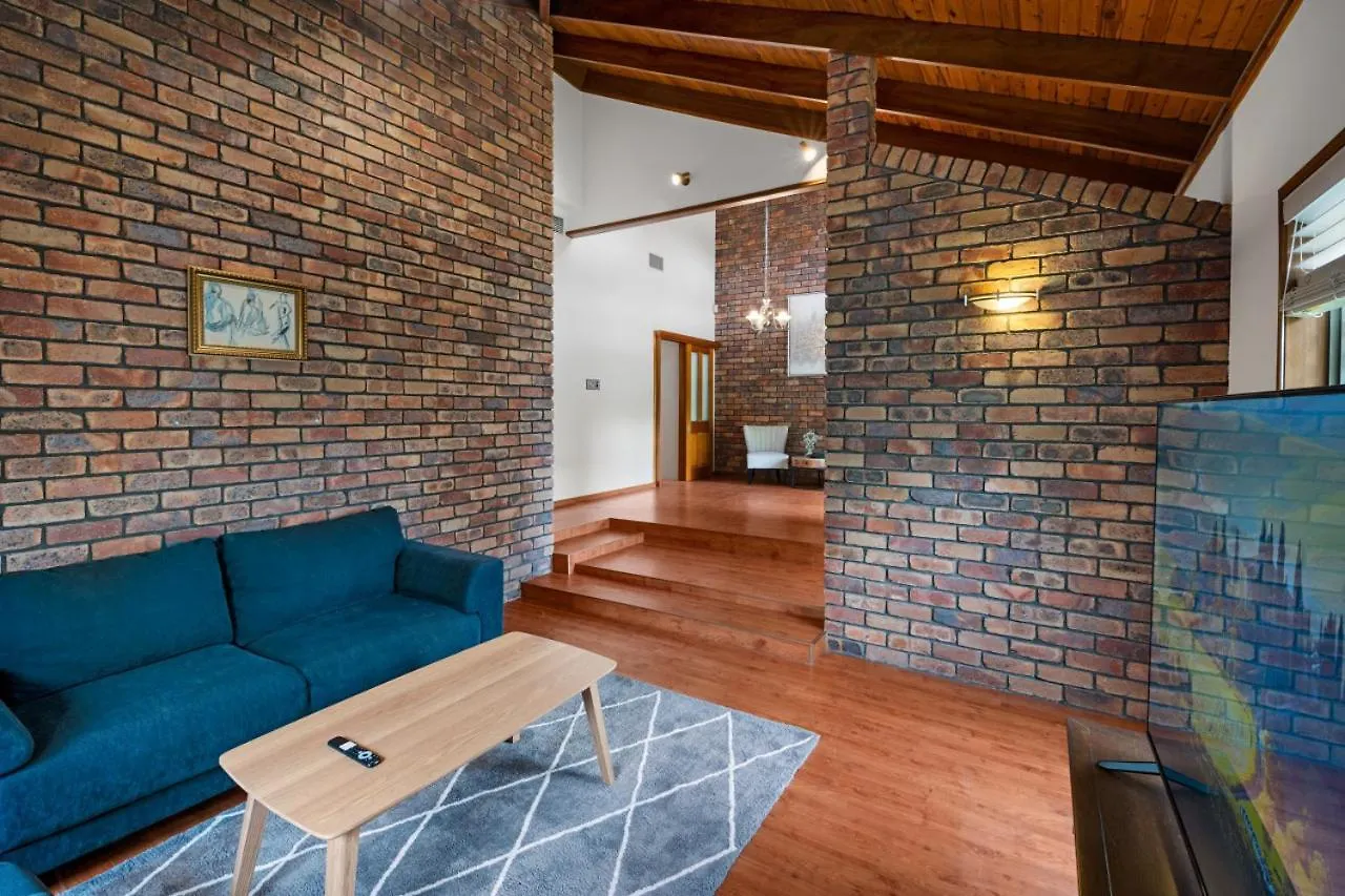 Holiday home Vintage Elegance Morden Comfort 5Brhouse Robertson Brisbane
