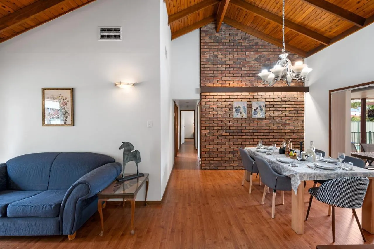Vintage Elegance Morden Comfort 5Brhouse Robertson Brisbane Holiday home