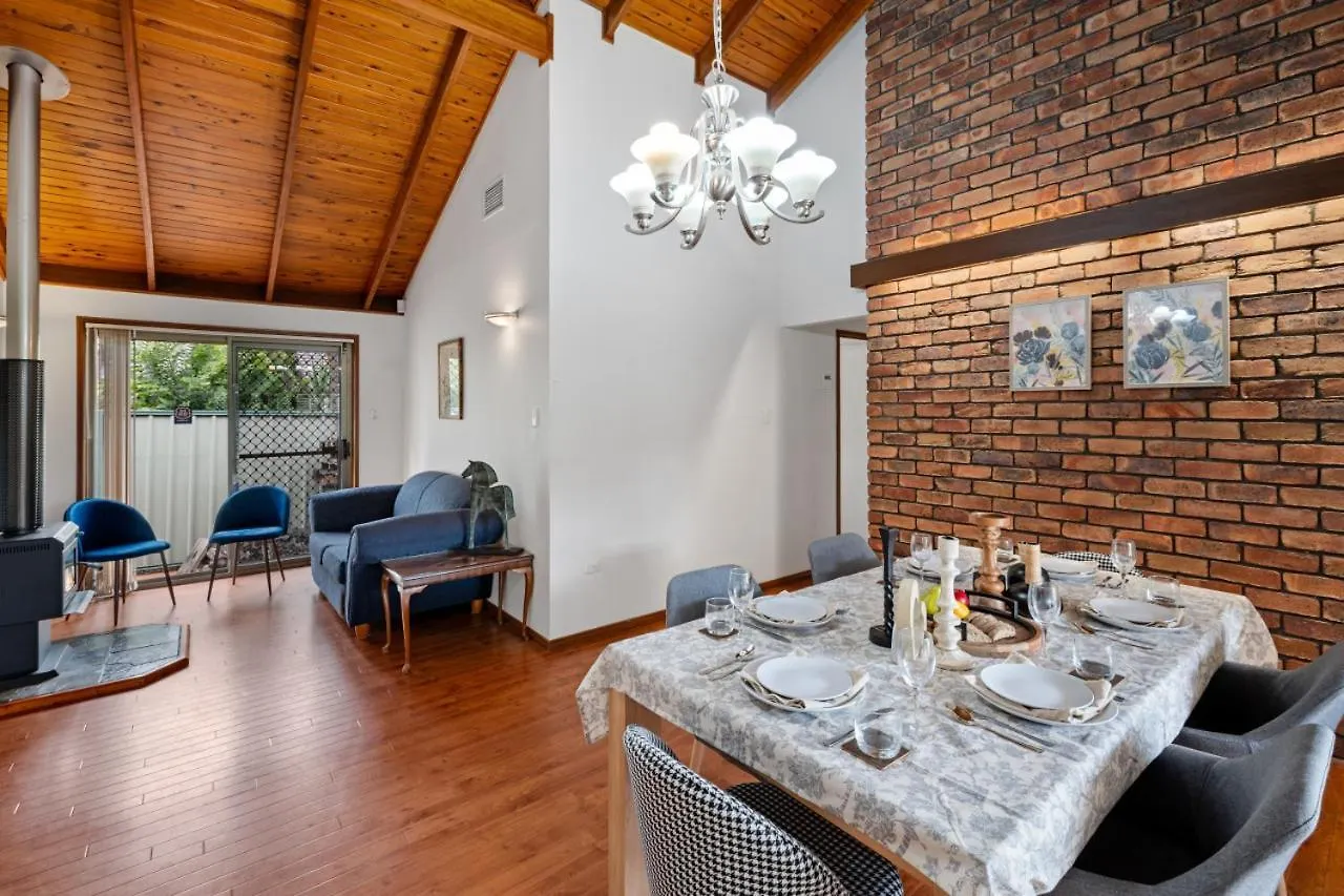 Holiday home Vintage Elegance Morden Comfort 5Brhouse Robertson Brisbane