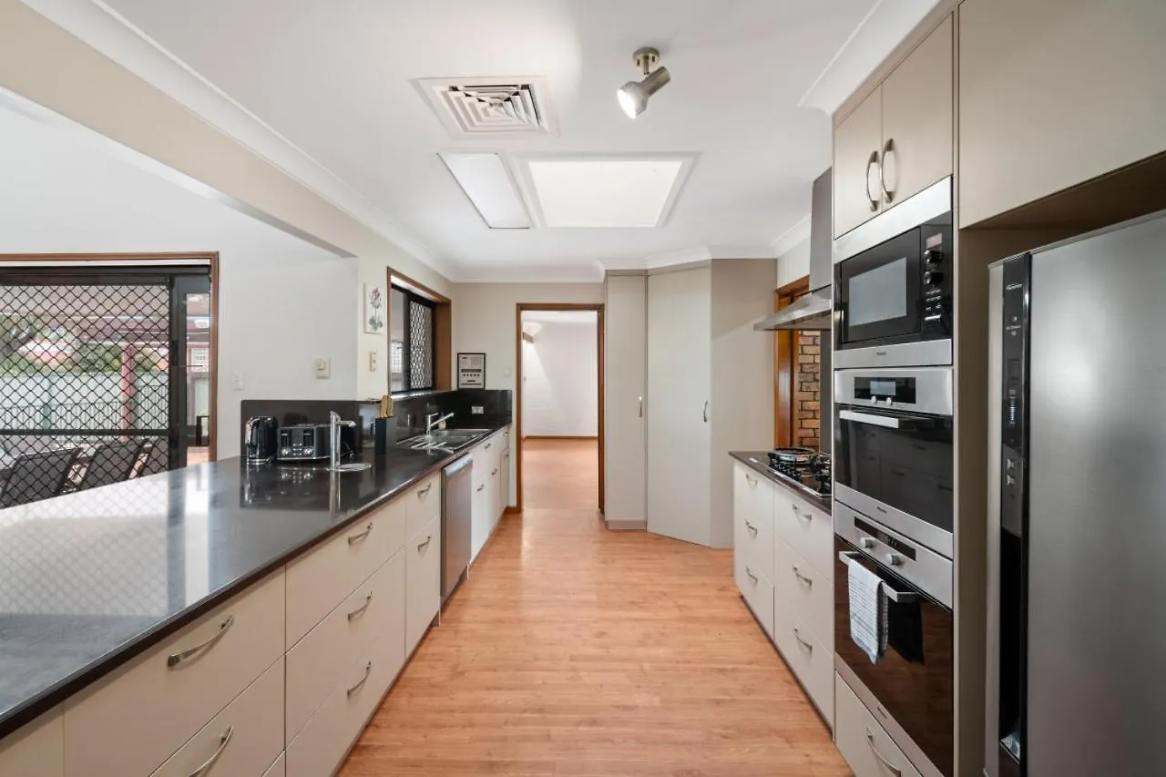 Holiday home Vintage Elegance Morden Comfort 5Brhouse Robertson Brisbane Australia