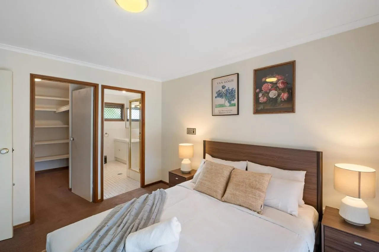 Vintage Elegance Morden Comfort 5Brhouse Robertson Brisbane Holiday home