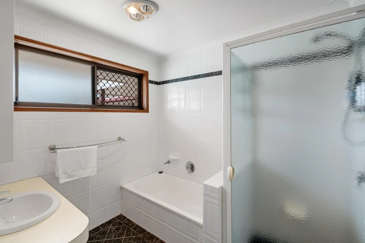 Vintage Elegance Morden Comfort 5Brhouse Robertson Brisbane 0*,  Avustralya