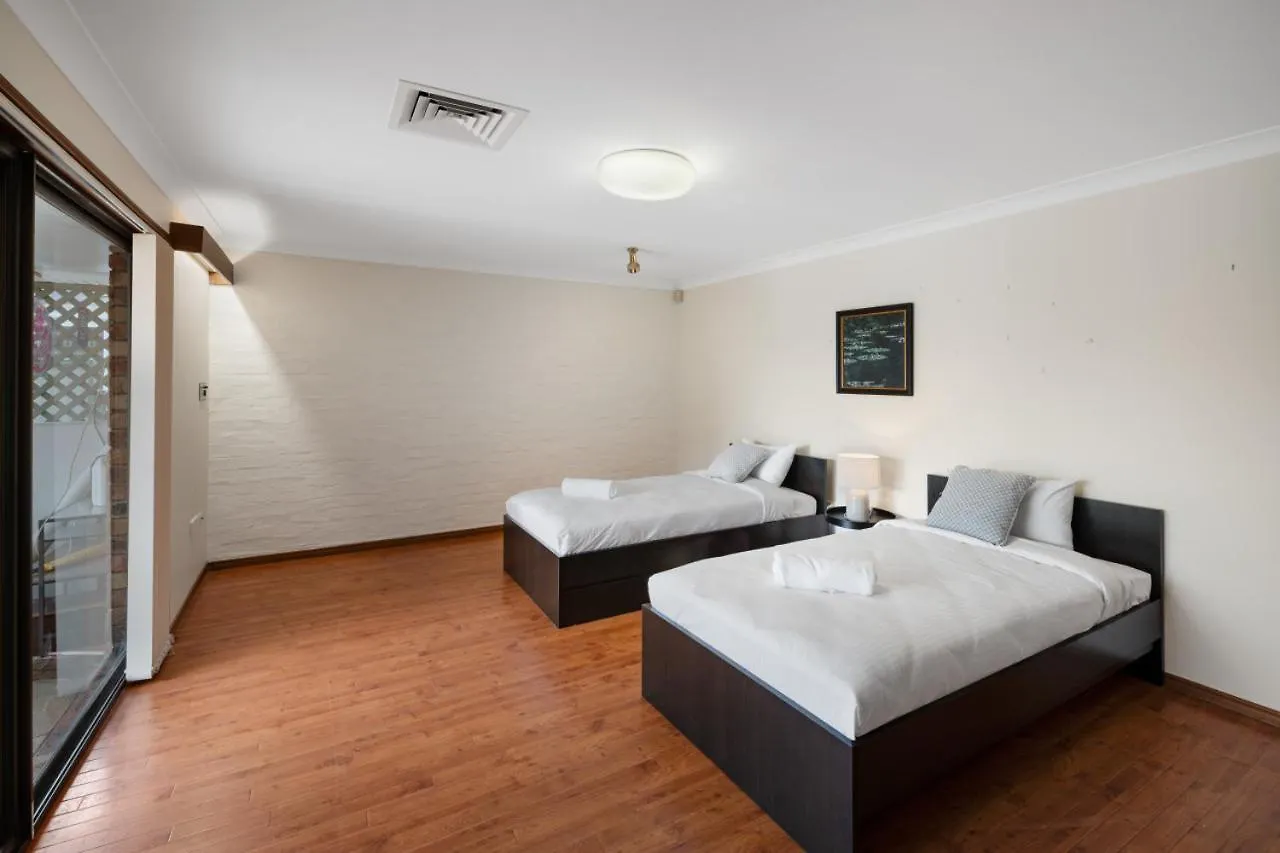 Vintage Elegance Morden Comfort 5Brhouse Robertson Brisbane 0*,  Avustralya